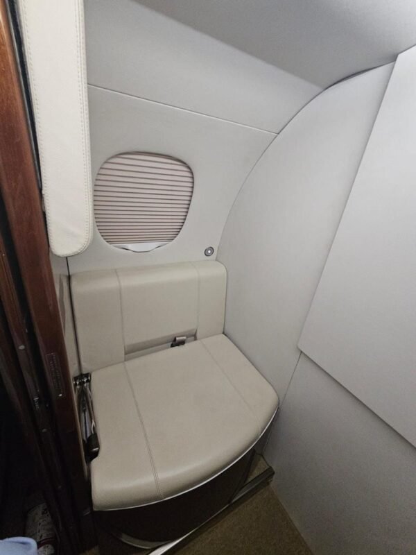 EMBRAER PHENOM 300 - 2013 - Image 3