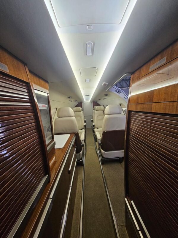 EMBRAER PHENOM 300 - 2013 - Image 15
