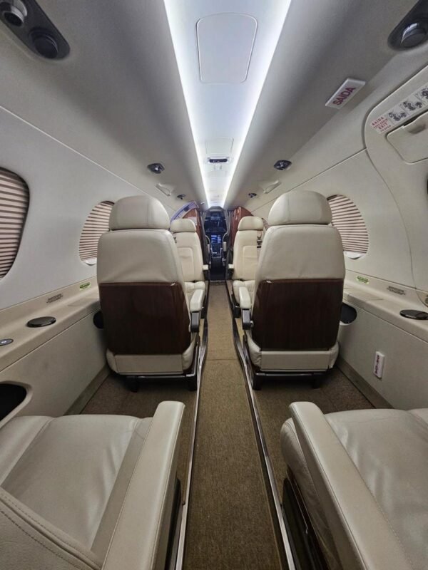 EMBRAER PHENOM 300 - 2013 - Image 4