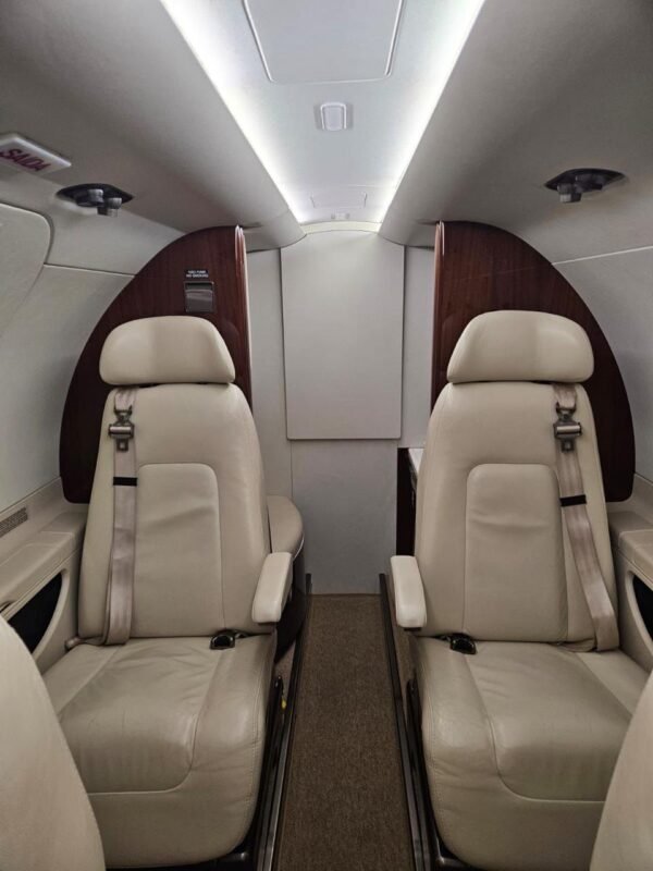 EMBRAER PHENOM 300 - 2013 - Image 5