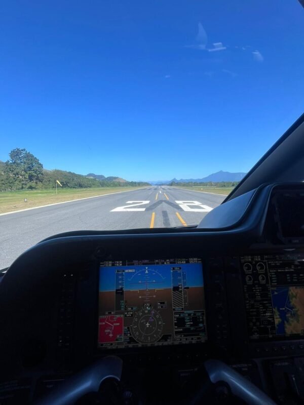 EMBRAER PHENOM 300 - 2013 - Image 6