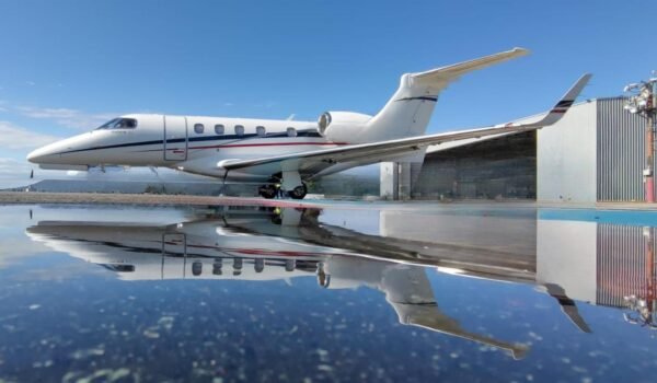 EMBRAER PHENOM 300 - 2013 - Image 7